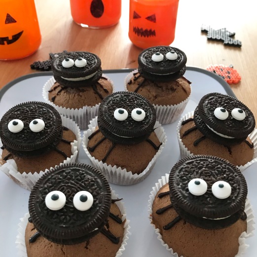 Spinnen-Muffins – Rezept für Halloween – DIY-Idee-Box